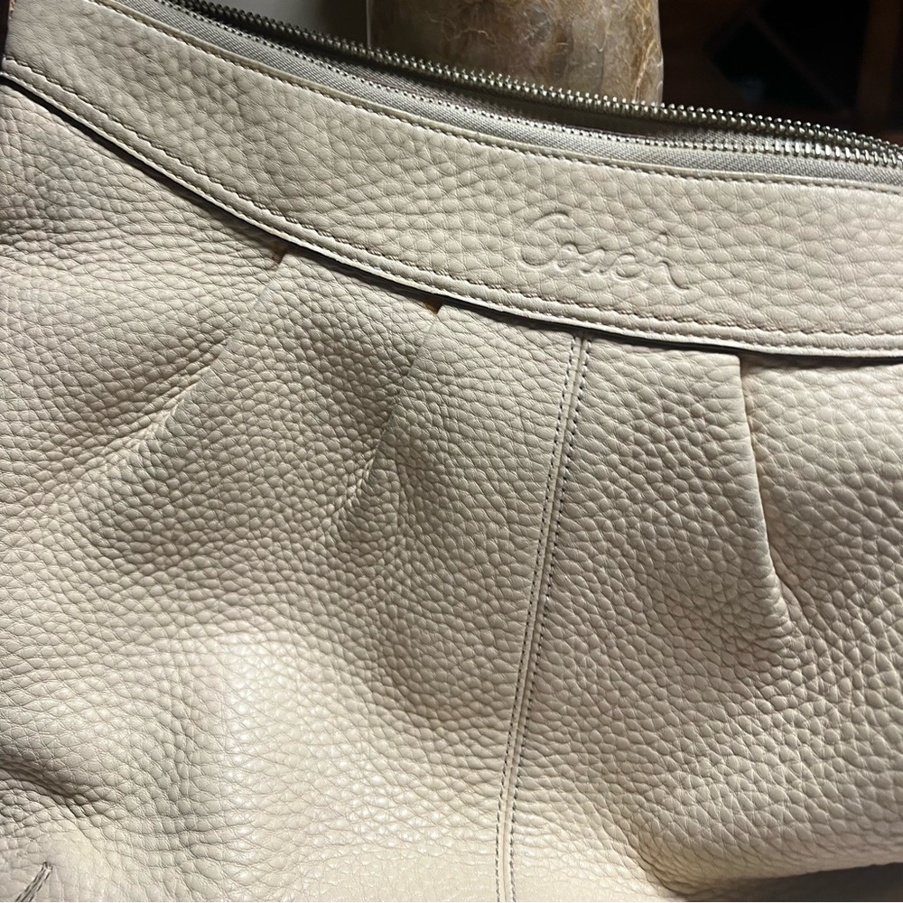 Coach Cream Leather Shoulder Bag - Picture 14 of 16